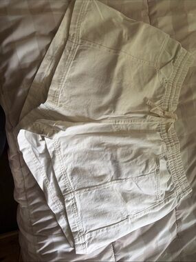 Off white pull on denim short